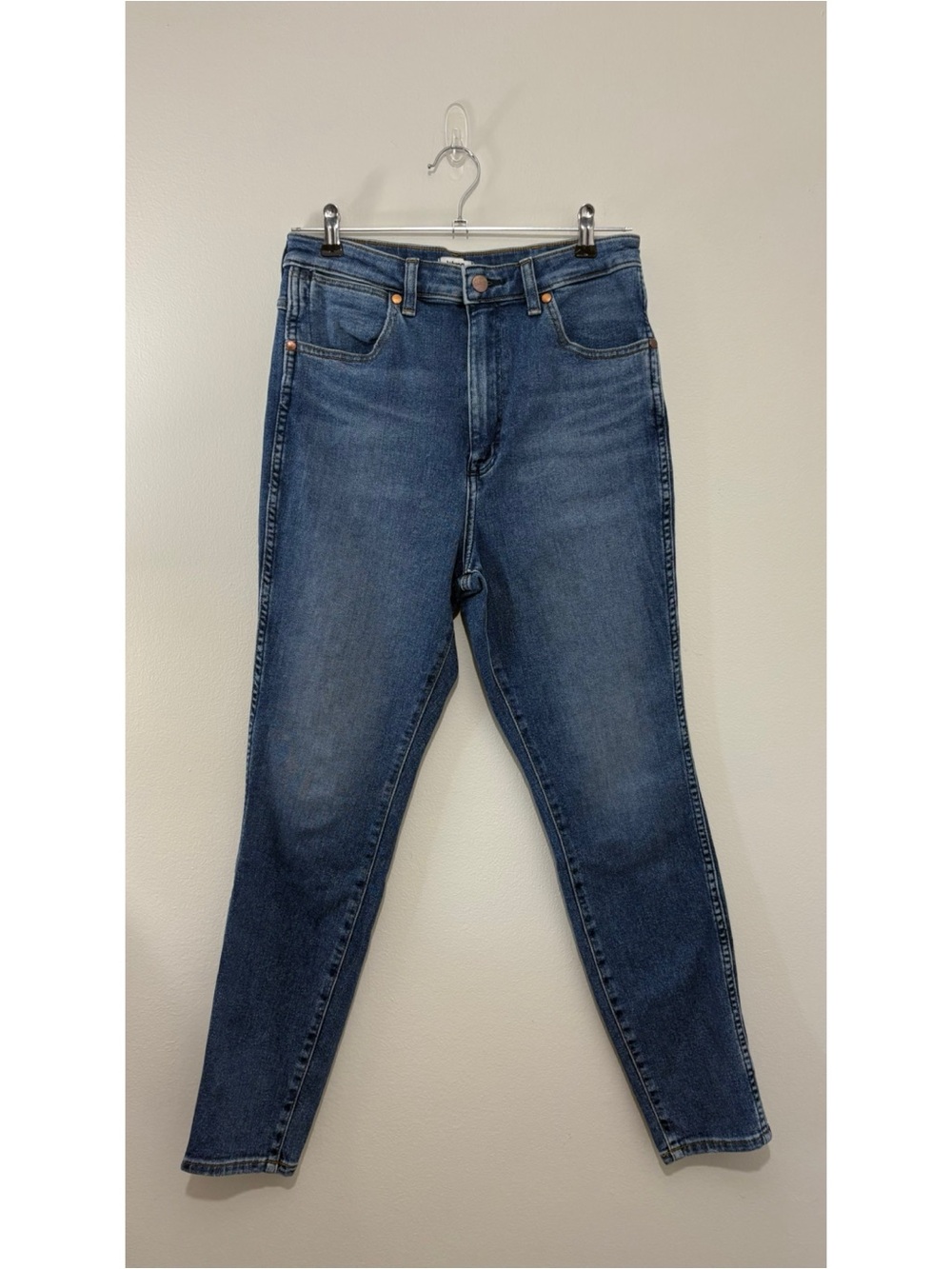Wrangler “Wriggler” medium wash high-rise skinny jeans (size 29)